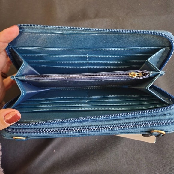 Karla Hanson RFID-Blocking Ellen Woven Phone Wallet in Blue - NWT - Picture 9 of 10